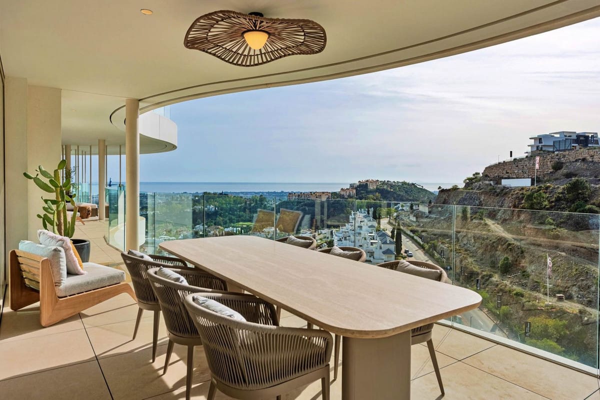 3 bedroom Apartment For Sale