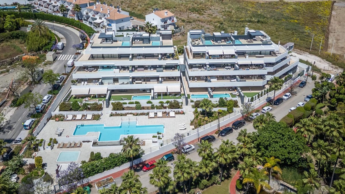 5 bedroom Apartment For Sale
