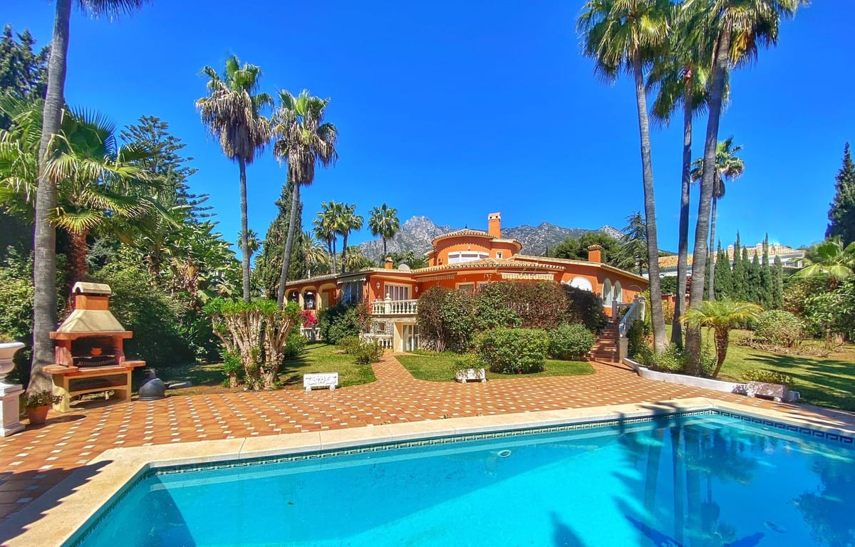 6 bedroom Villa For Sale