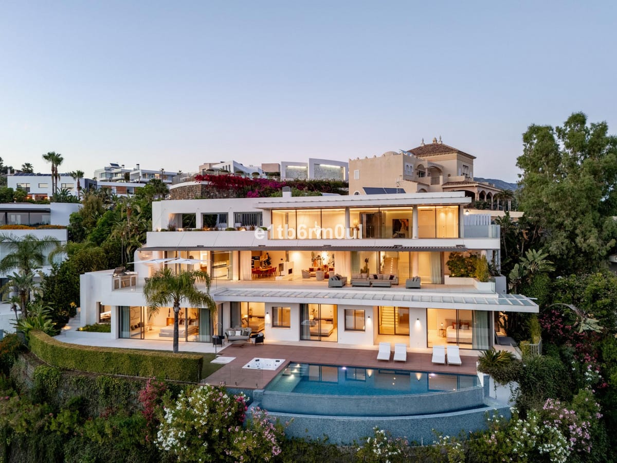5 bedroom Villa For Sale