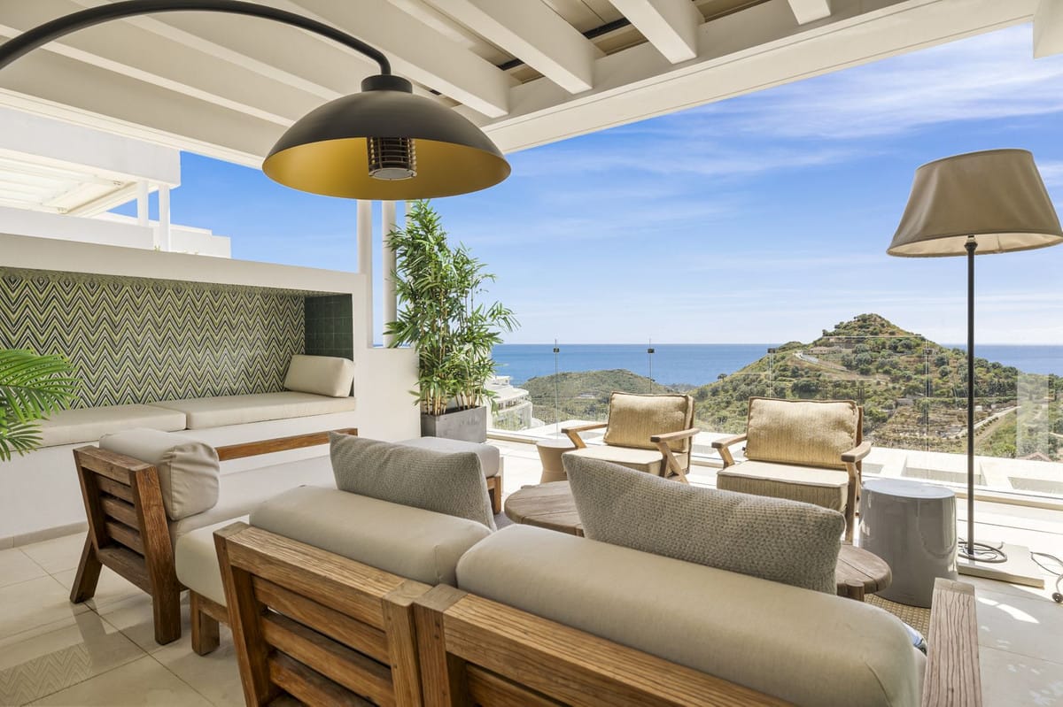 3 bedroom Apartment For Sale