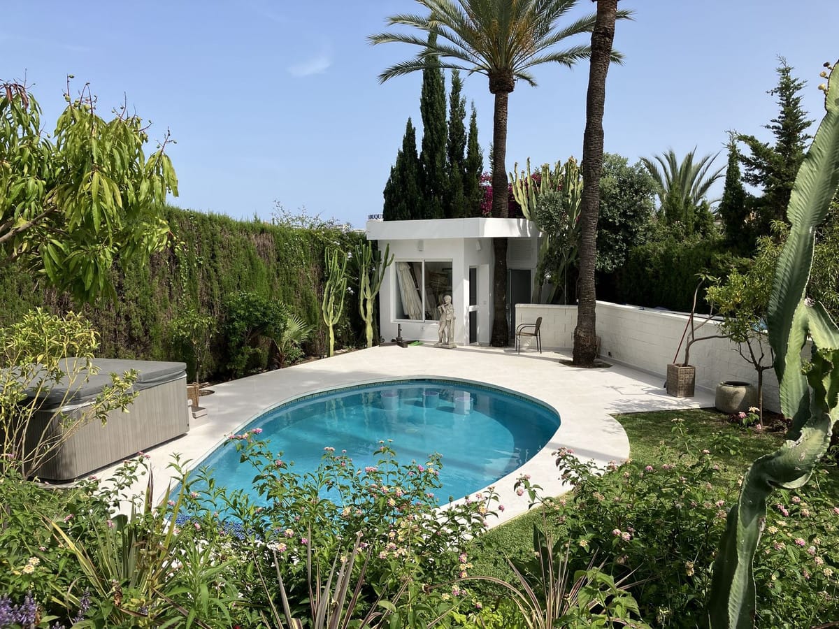 6 bedroom Villa For Sale