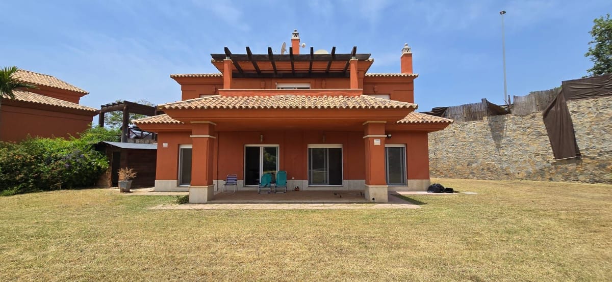 5 bedroom Villa For Sale