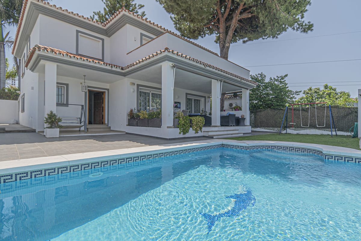5 bedroom Villa For Sale