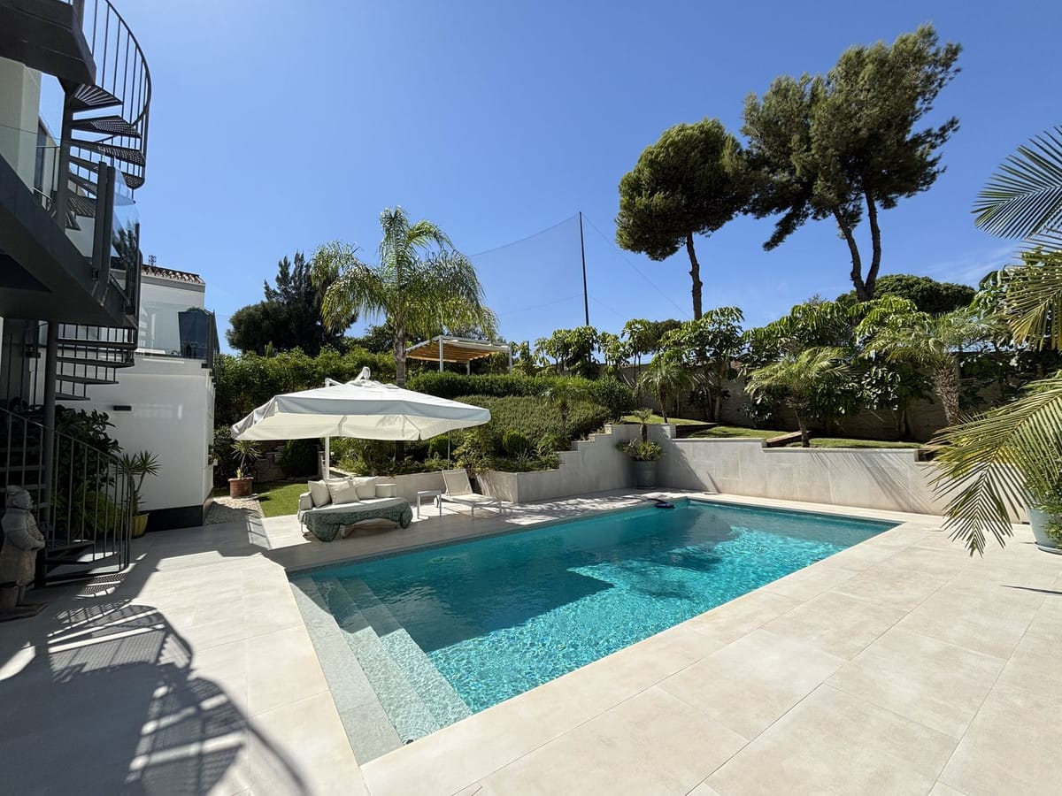 5 bedroom Villa For Sale