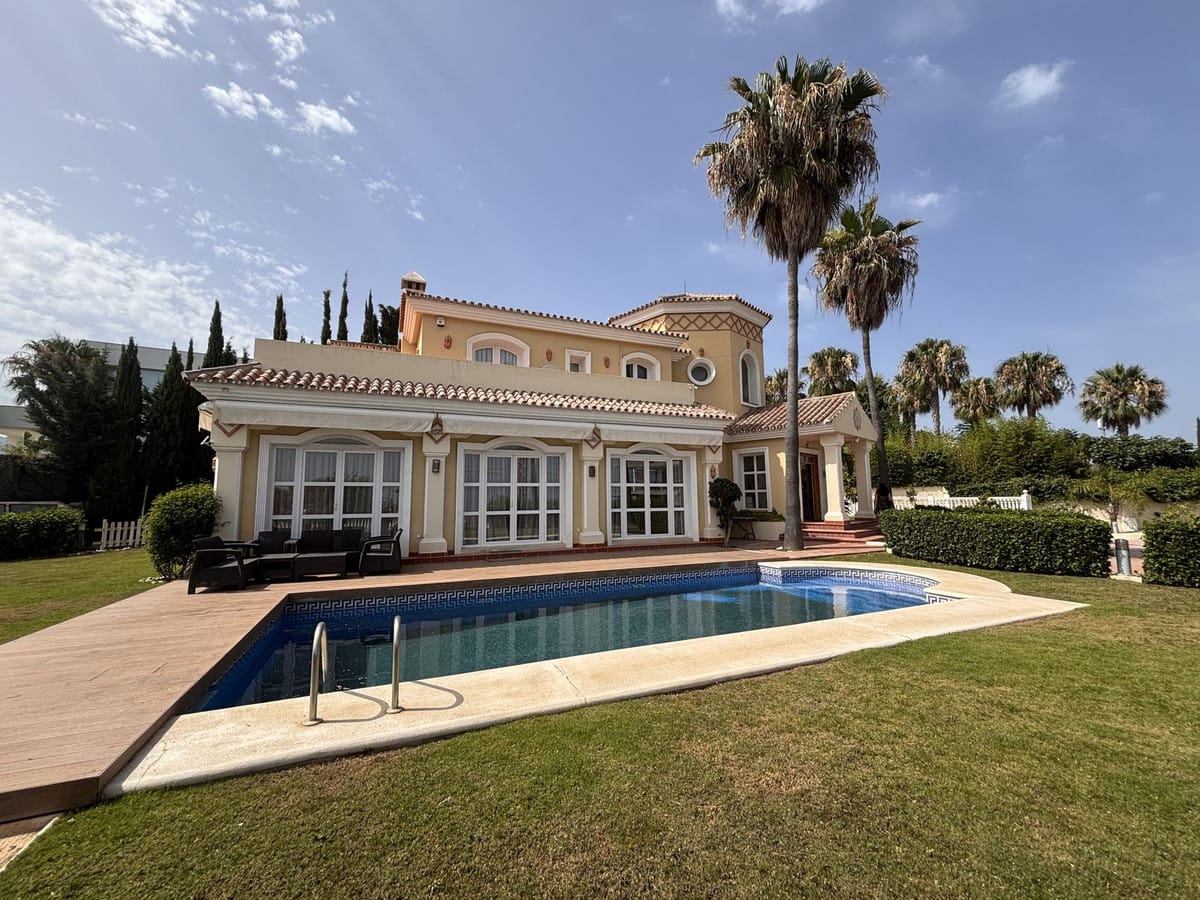 5 bedroom Villa For Sale