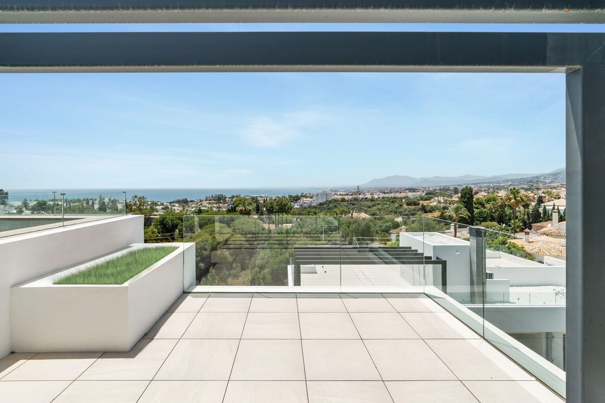 5 bedroom Villa For Sale