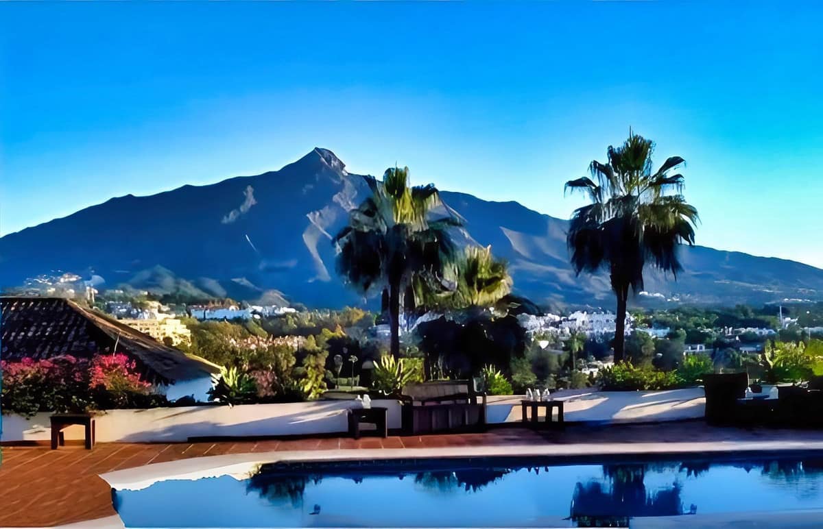 5 bedroom Villa For Sale