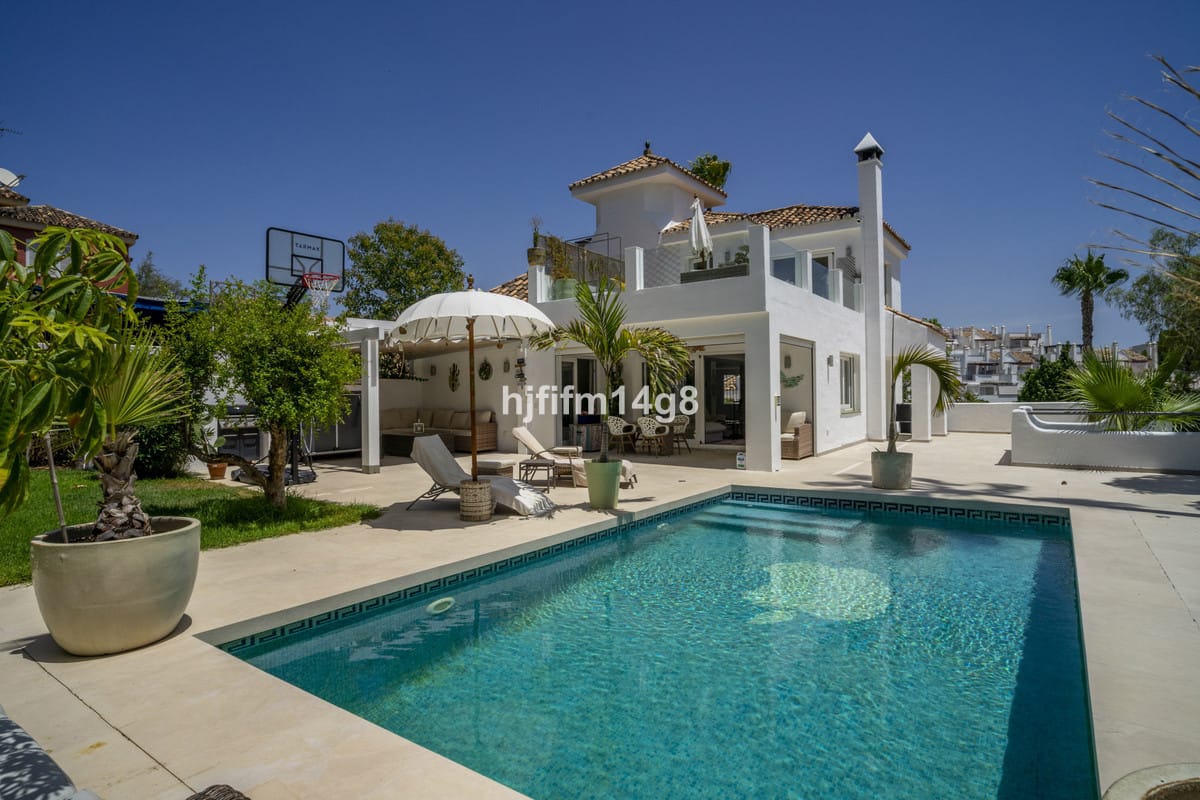 4 bedroom Villa For Sale