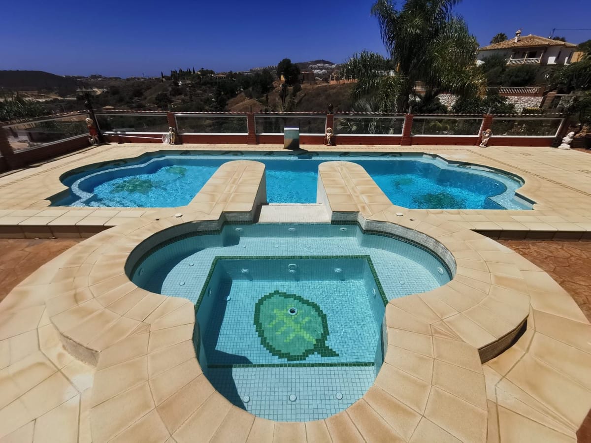 6 bedroom Villa For Sale