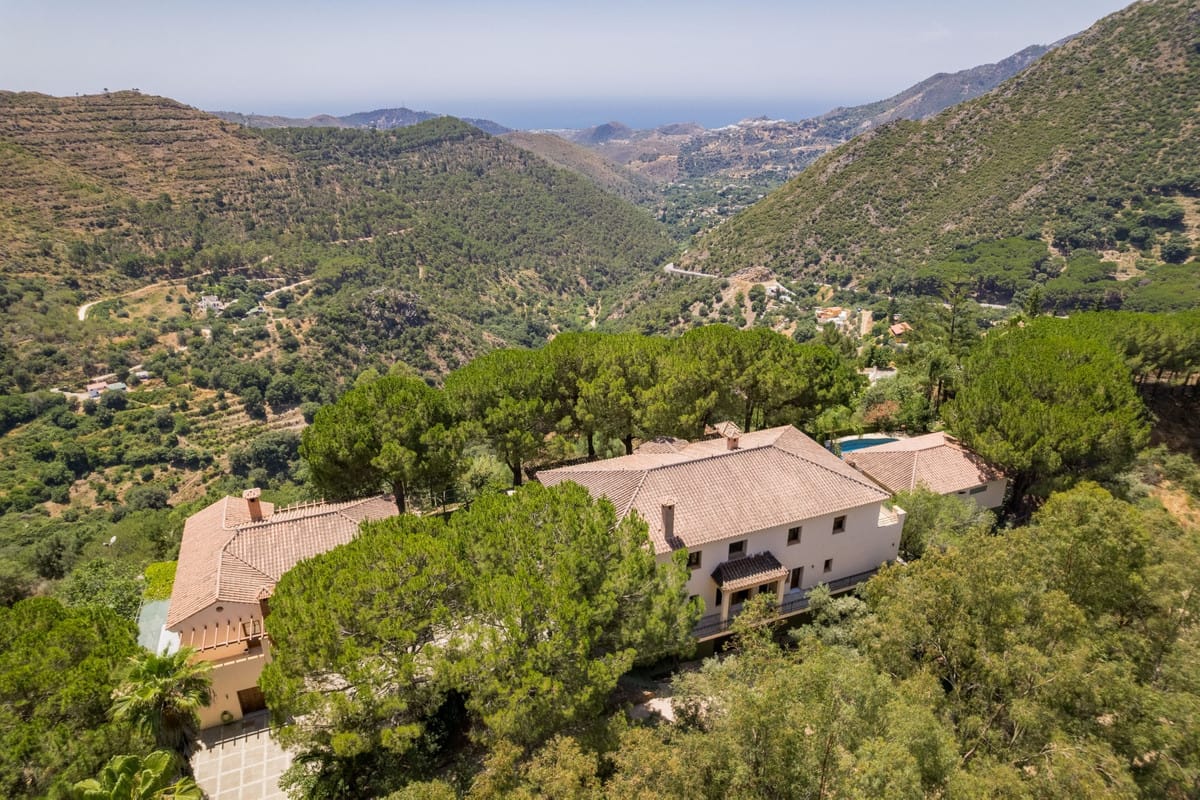 9 bedroom Villa For Sale