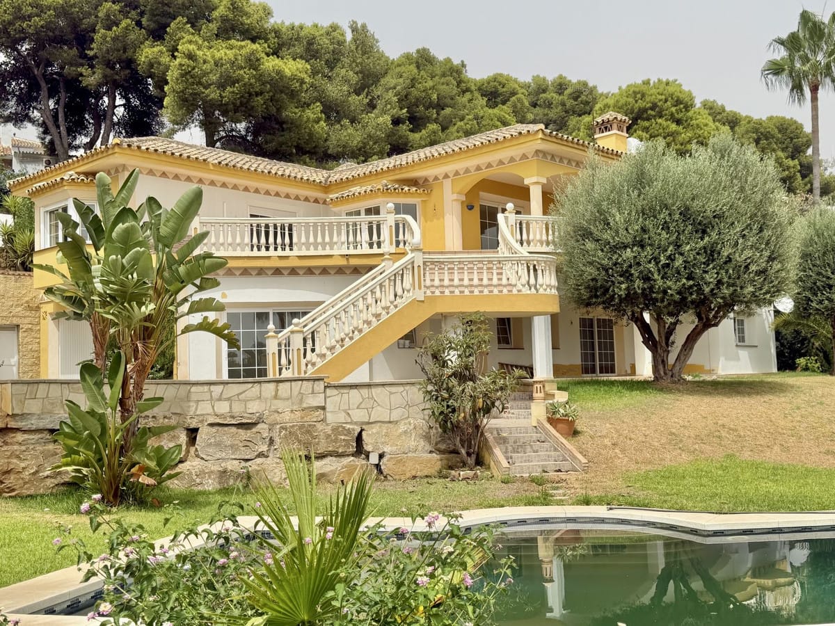 5 bedroom Villa For Sale