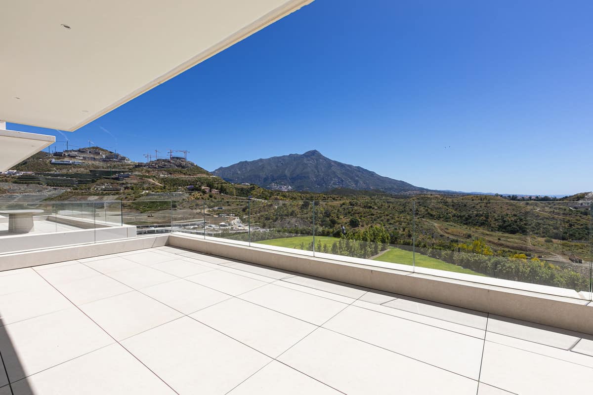 3 bedroom Apartment For Sale