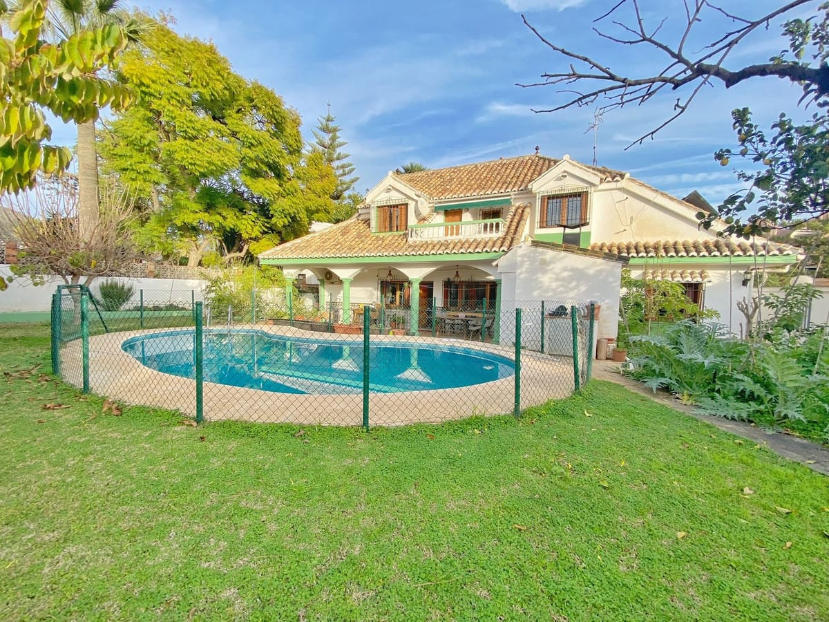 5 bedroom Villa For Sale