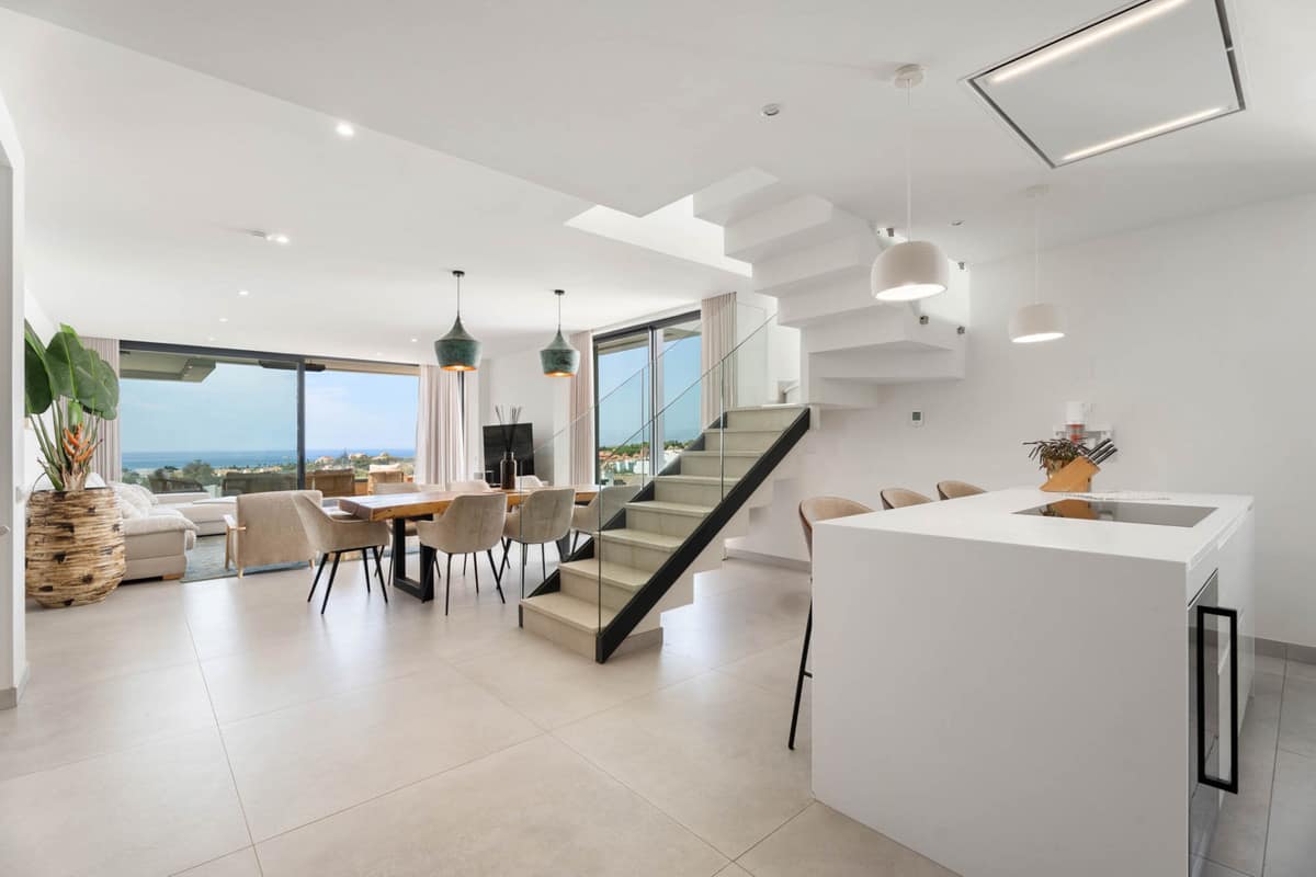 3 bedroom Apartment For Sale