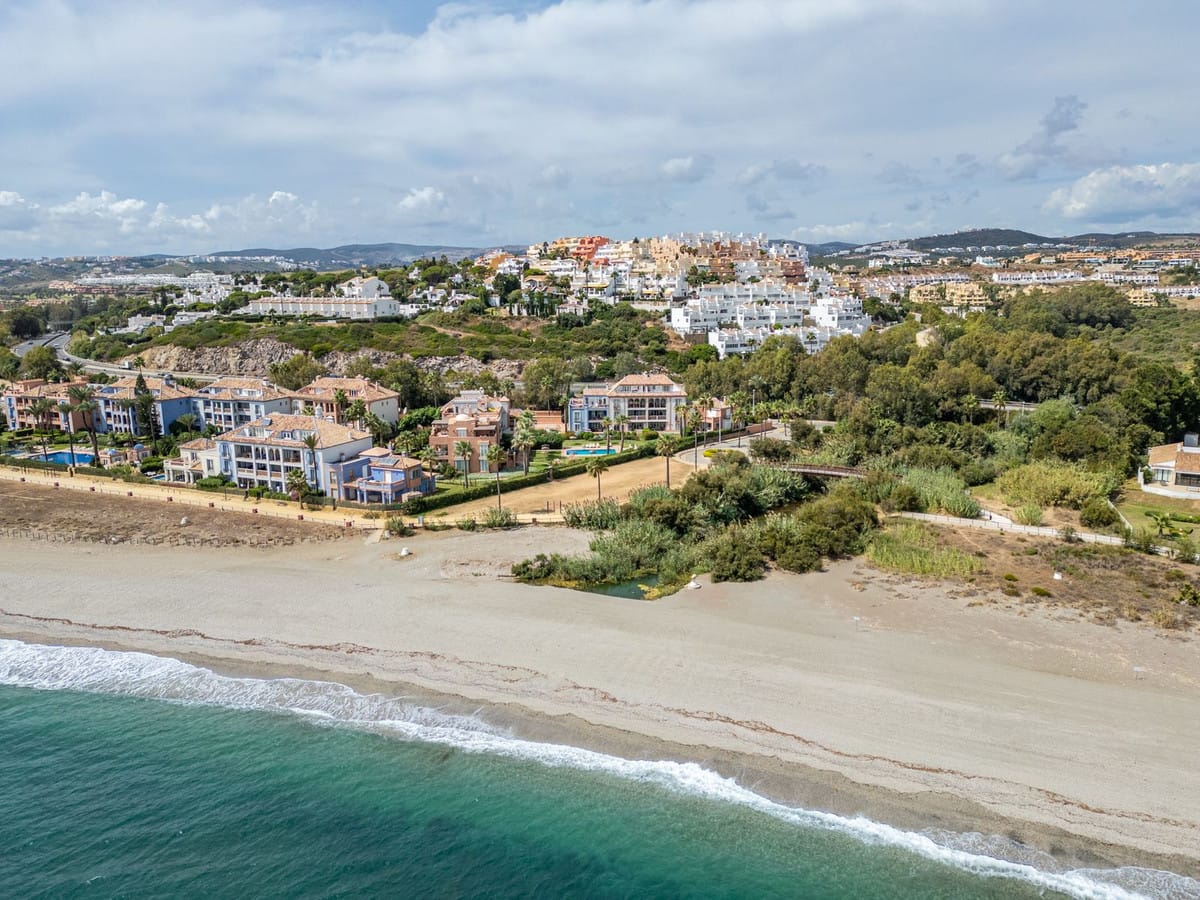 5 bedroom Villa For Sale
