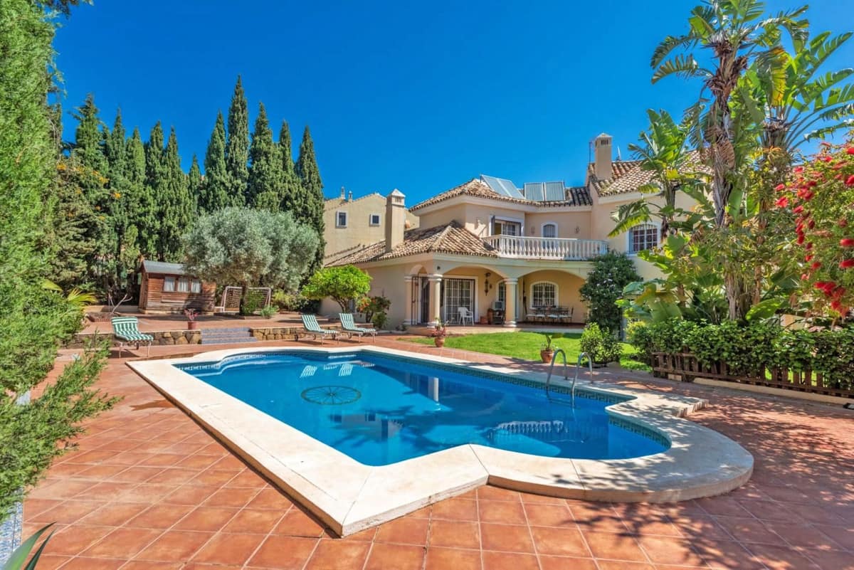 8 bedroom Villa For Sale