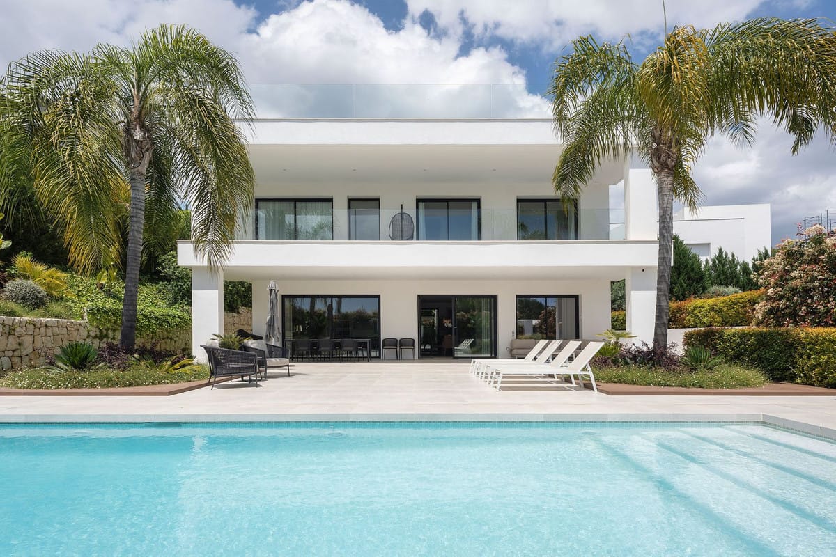 5 bedroom Villa For Sale