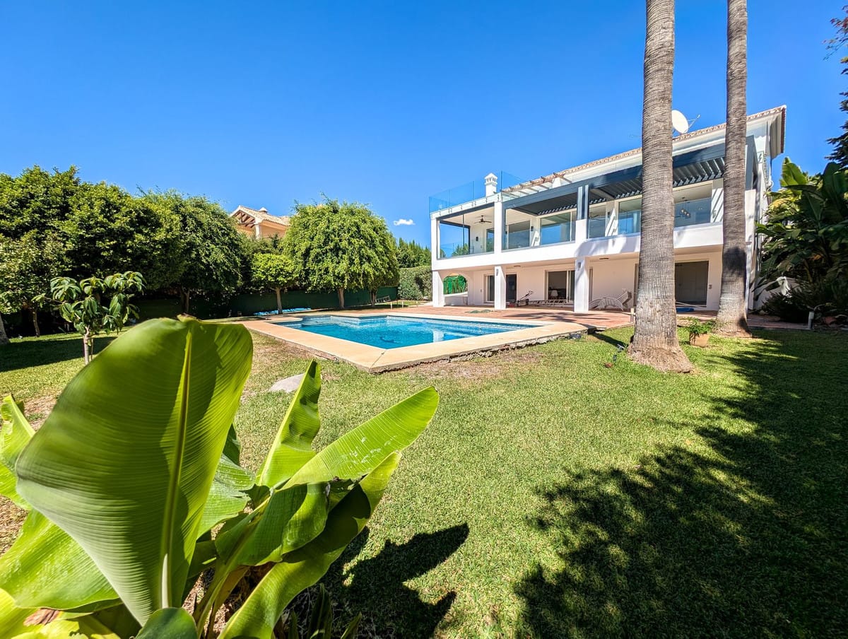 5 bedroom Villa For Sale