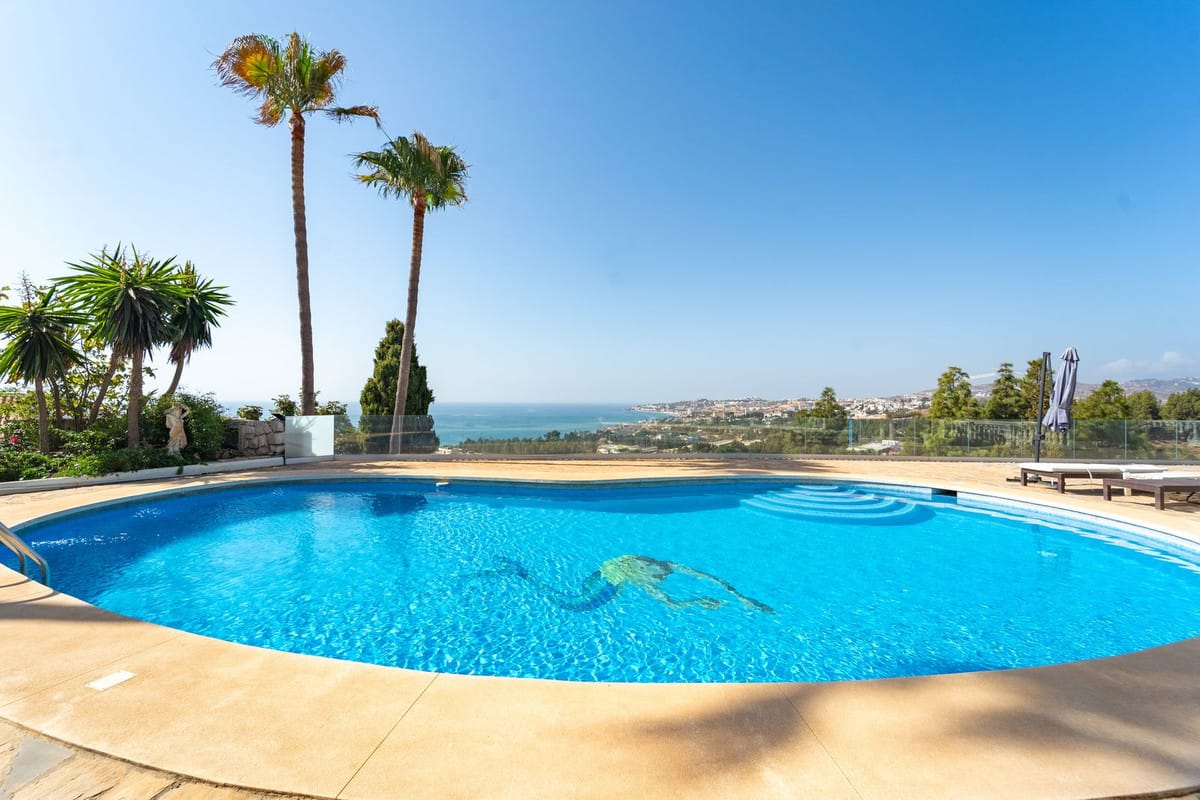 5 bedroom Villa For Sale