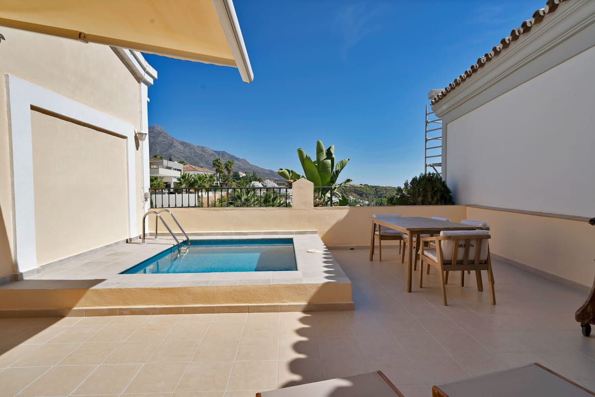 5 bedroom Villa For Sale