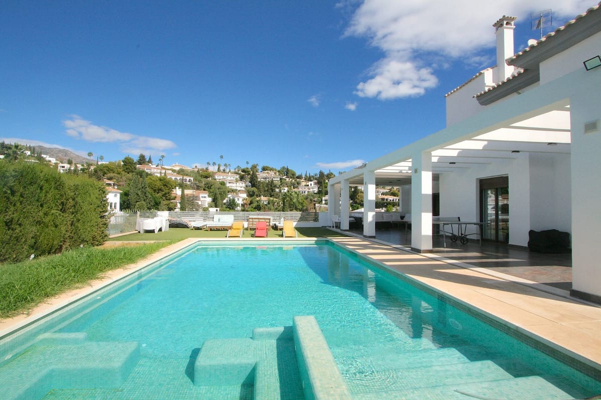 8 bedroom Villa For Sale