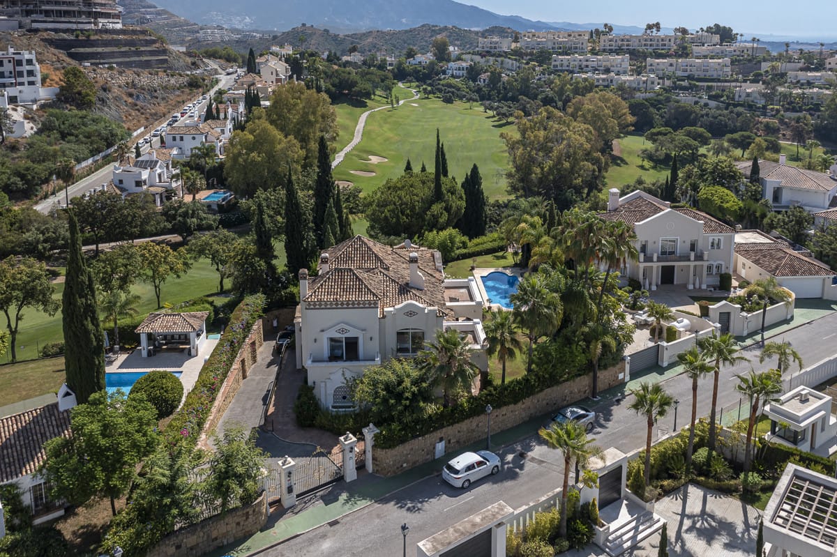 5 bedroom Villa For Sale