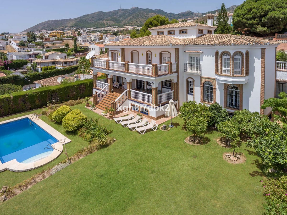 1 Villa For Sale