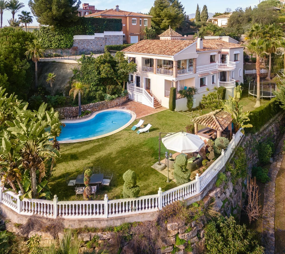 6 bedroom Villa For Sale