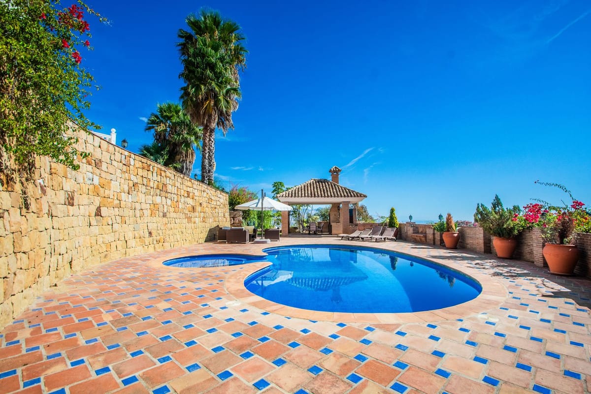 6 bedroom Villa For Sale