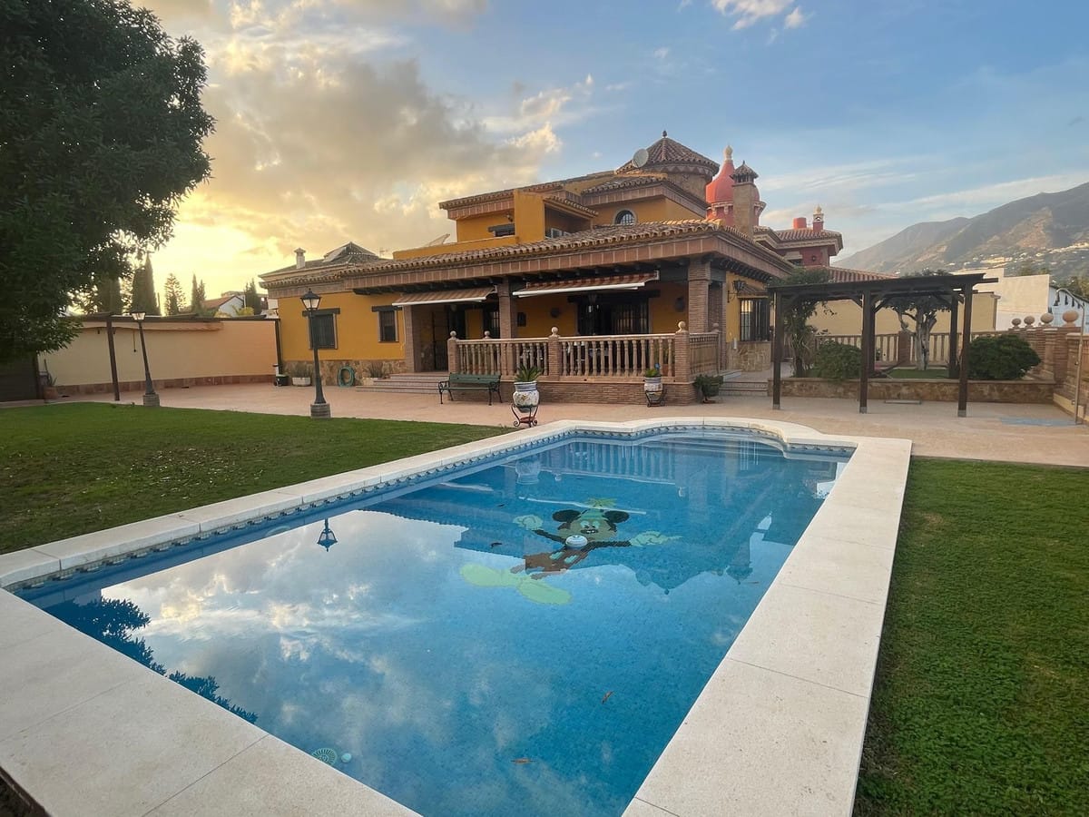 4 bedroom Villa For Sale