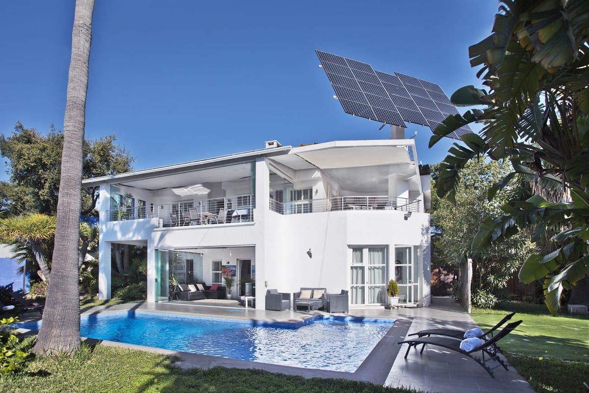 8 bedroom Villa For Sale