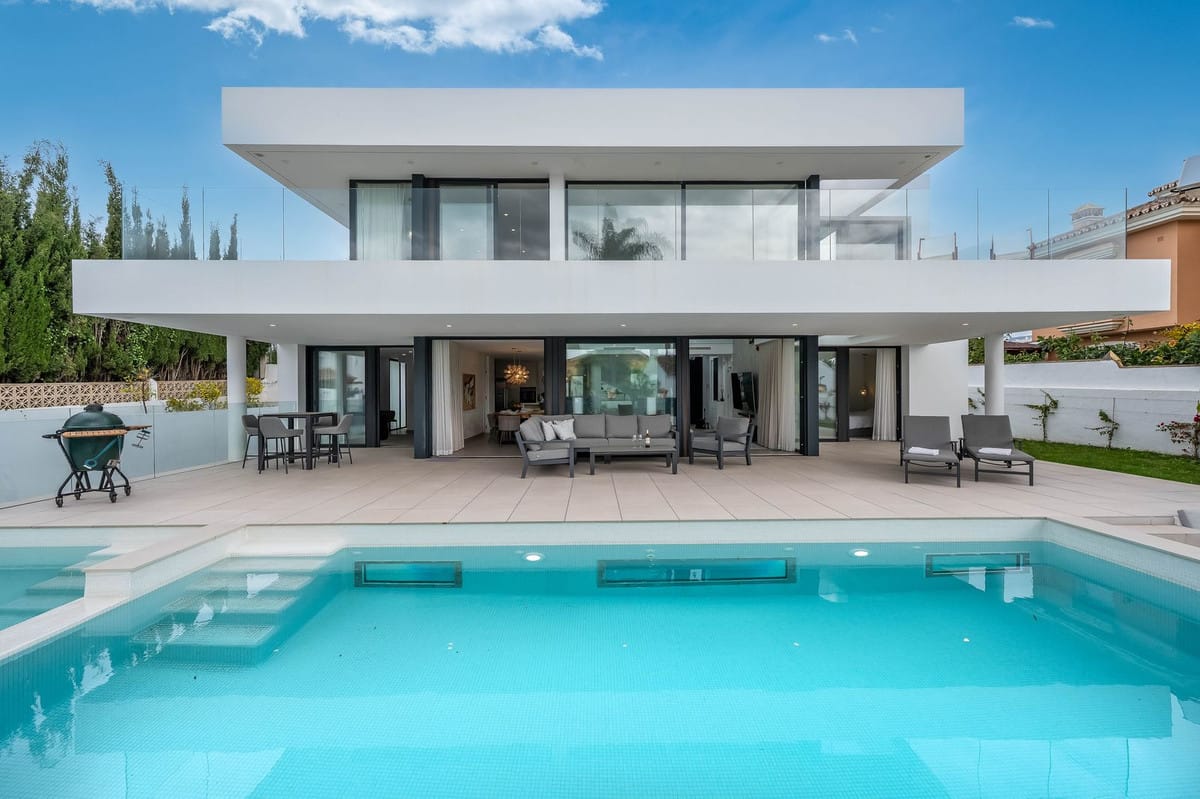 5 bedroom Villa For Sale