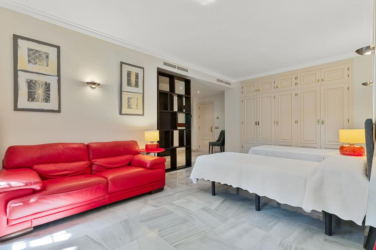 5 bedroom Villa For Sale