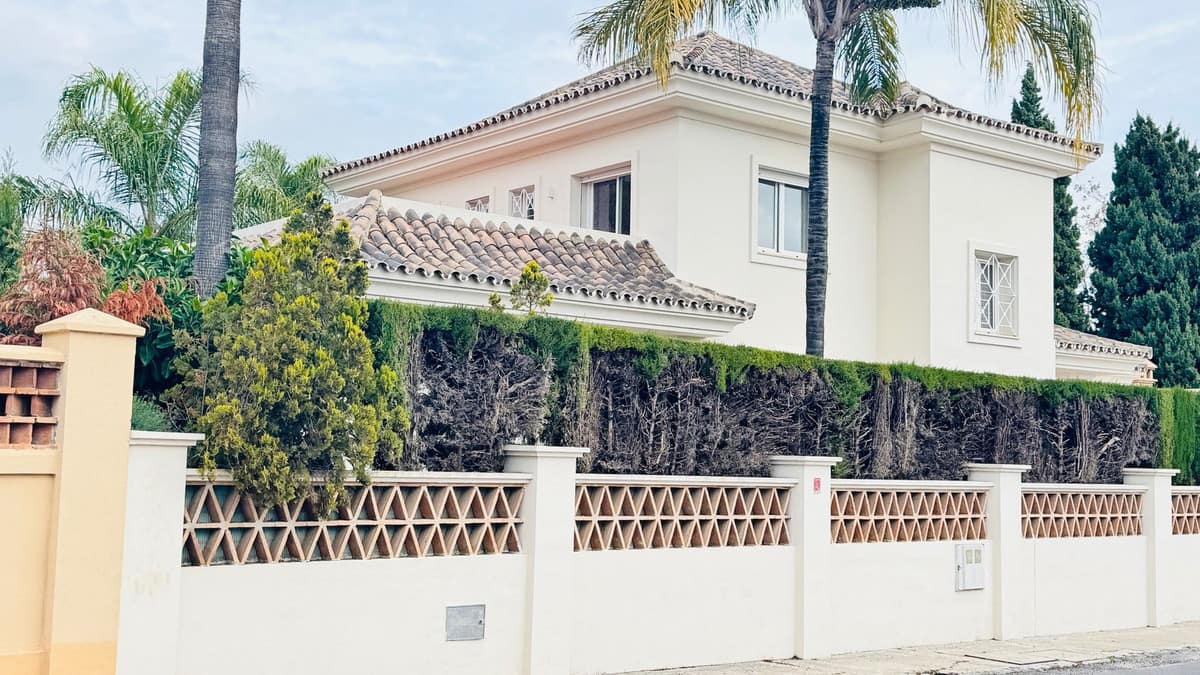 5 bedroom Villa For Sale