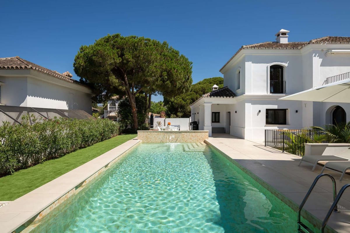 6 bedroom Villa For Sale