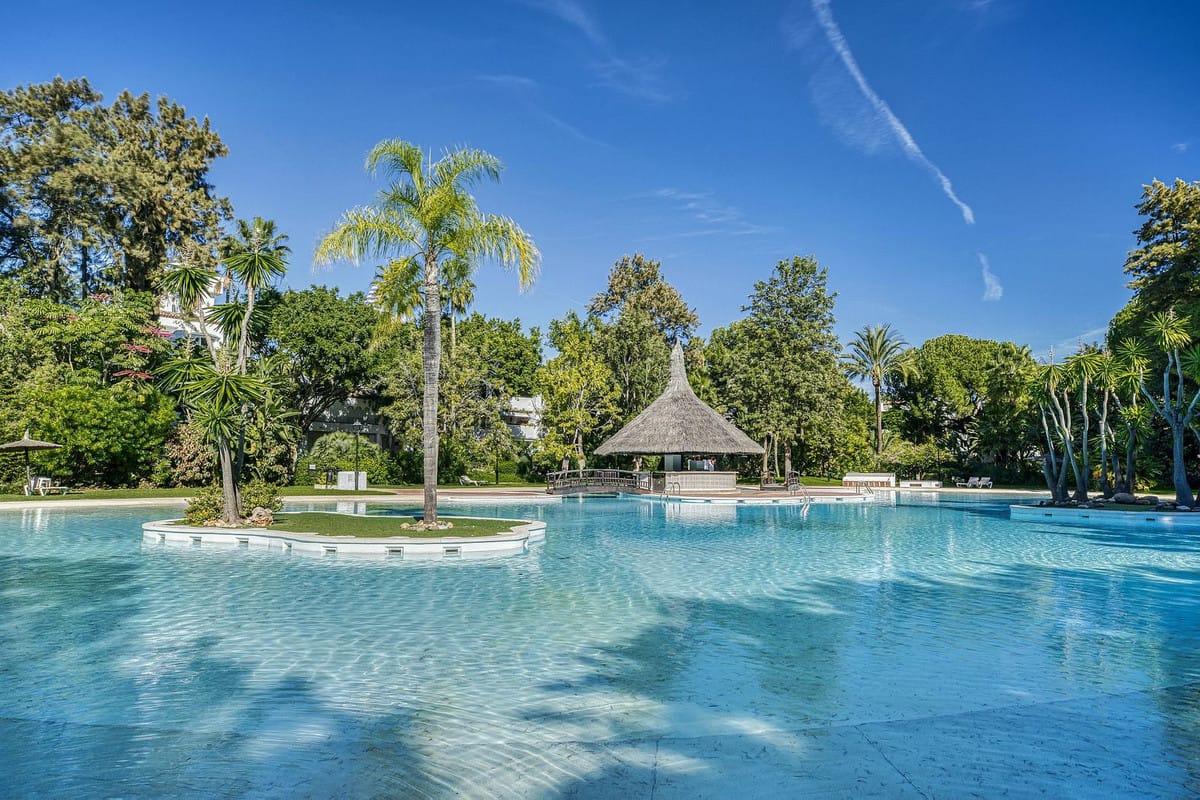 4 bedroom Apartment For Sale