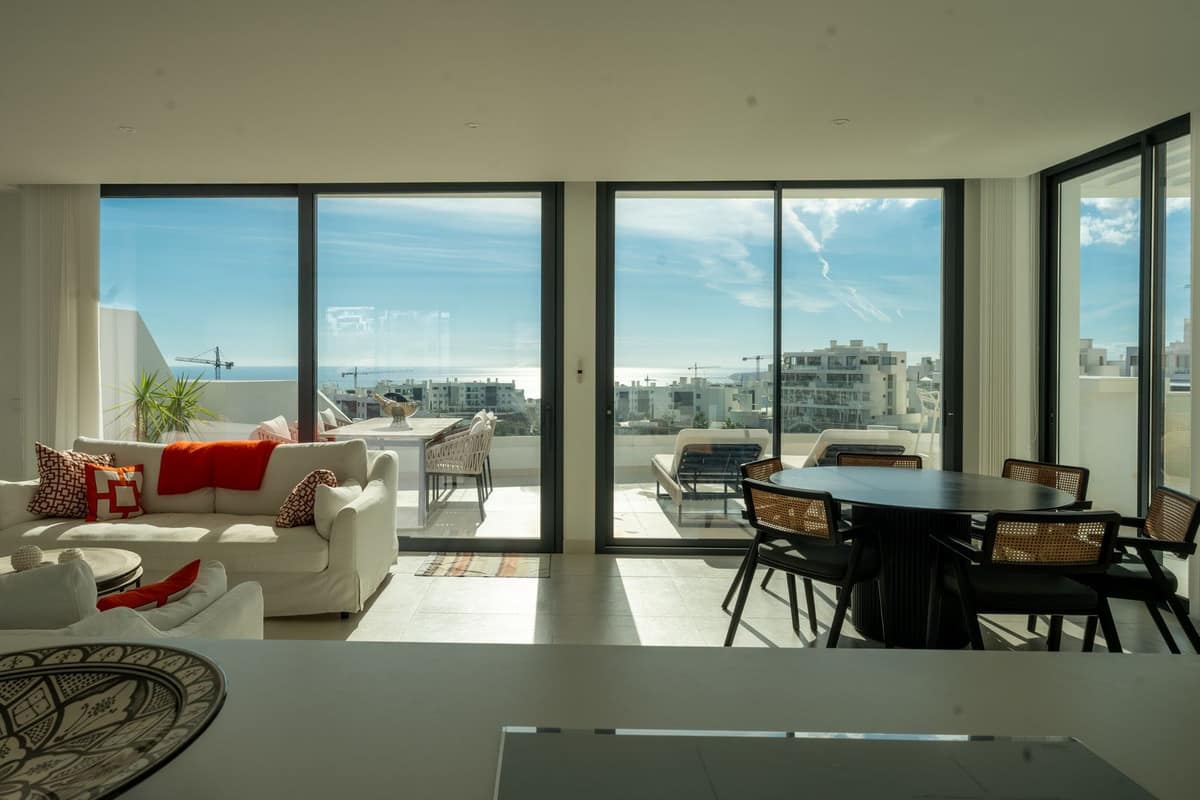 3 bedroom Apartment For Sale