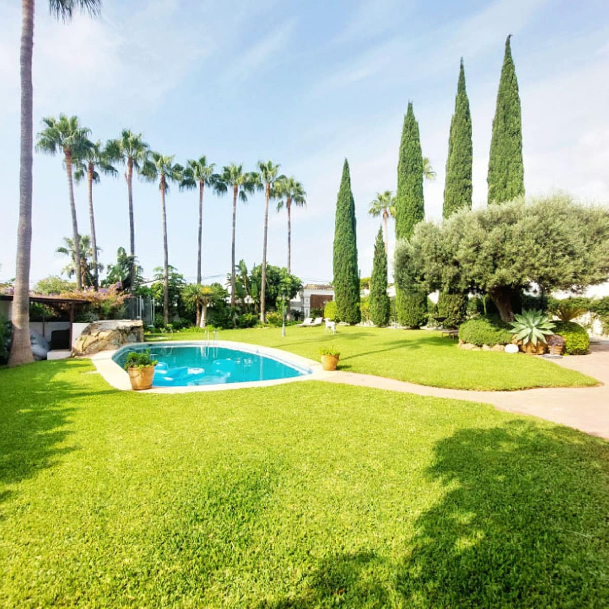 8 bedroom Villa For Sale