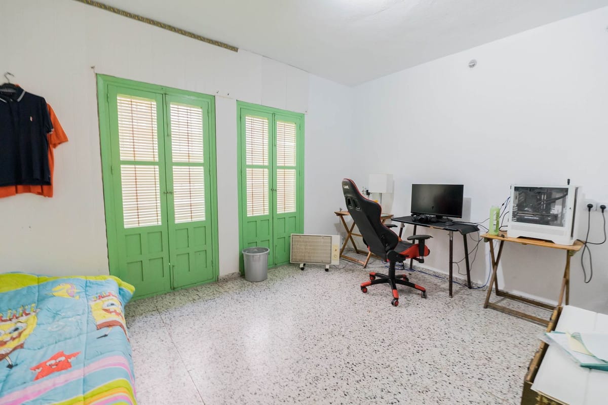 6 bedroom Villa For Sale