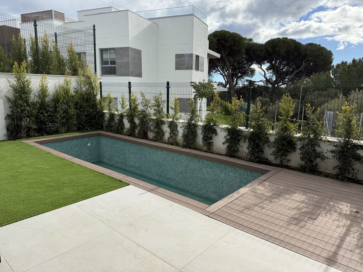 4 bedroom Apartment For Sale