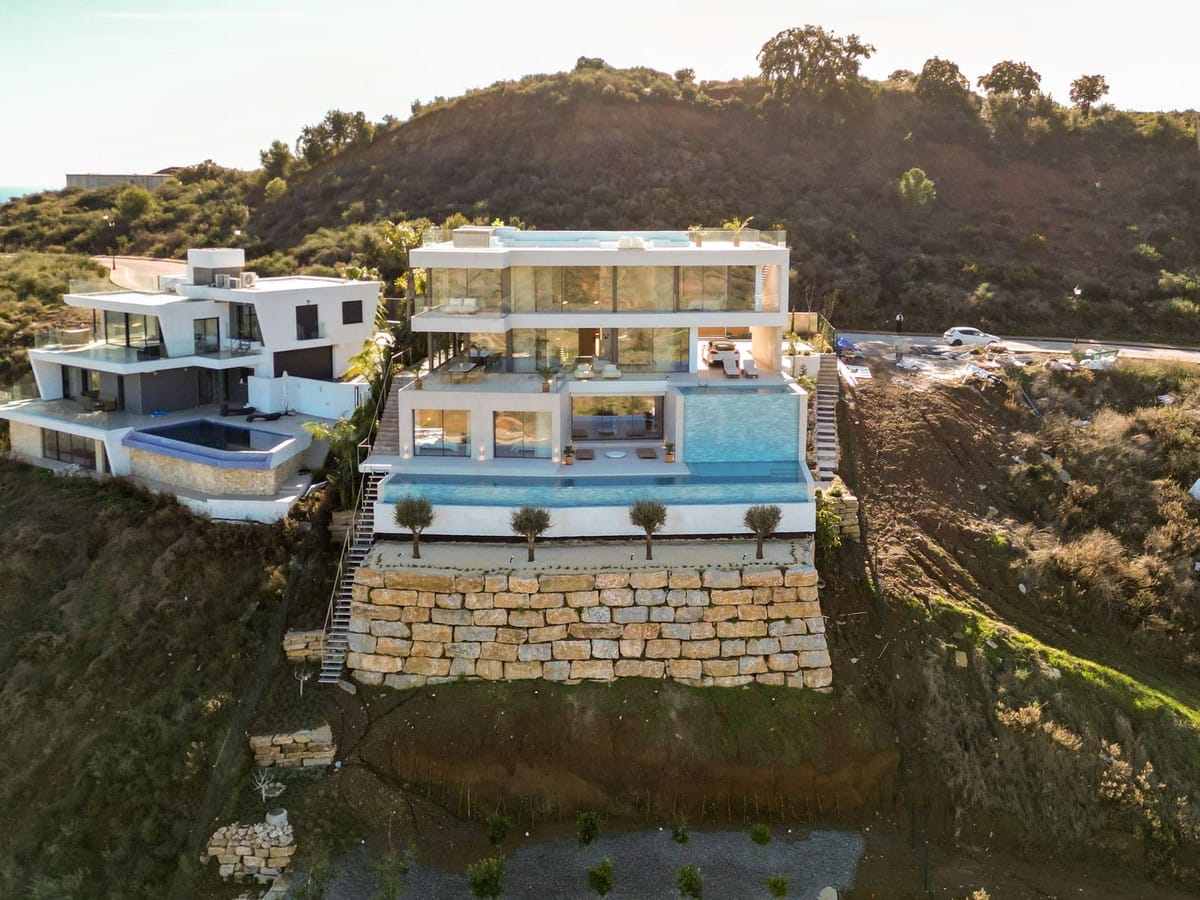 5 bedroom Villa For Sale