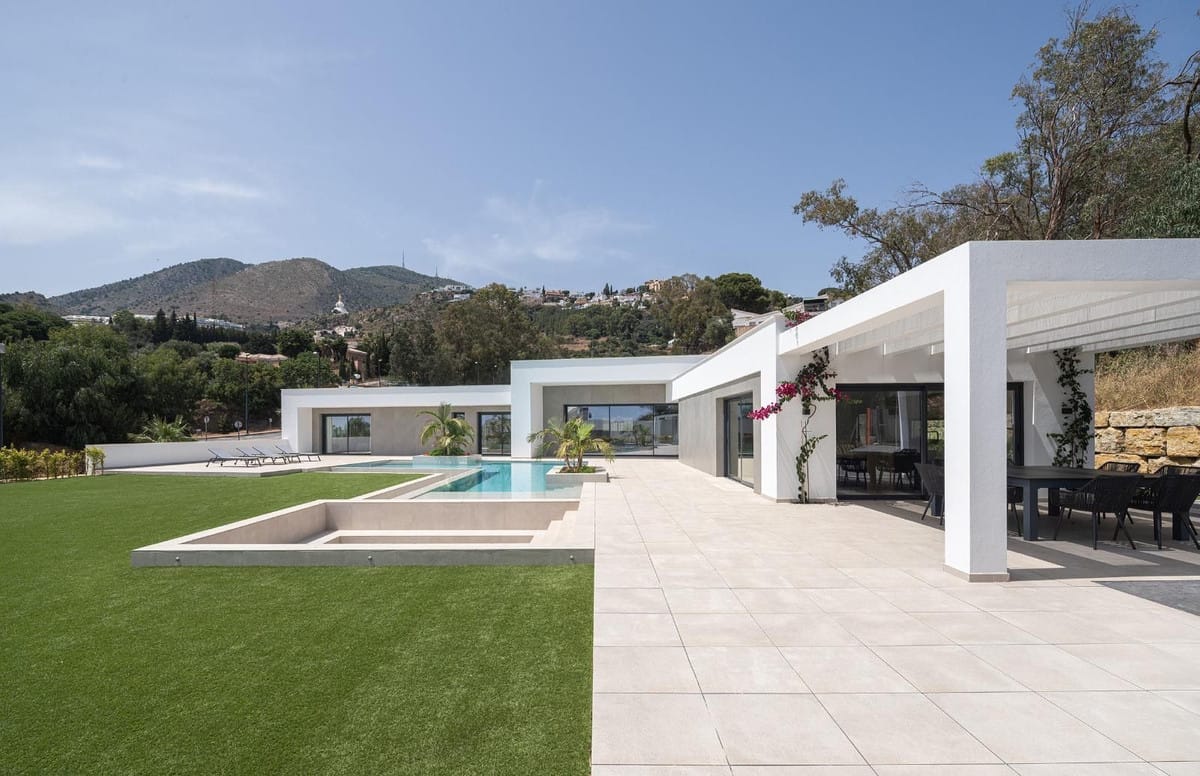 5 bedroom Villa For Sale