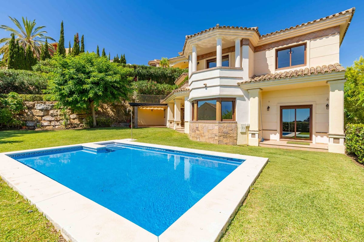 5 bedroom Villa For Sale