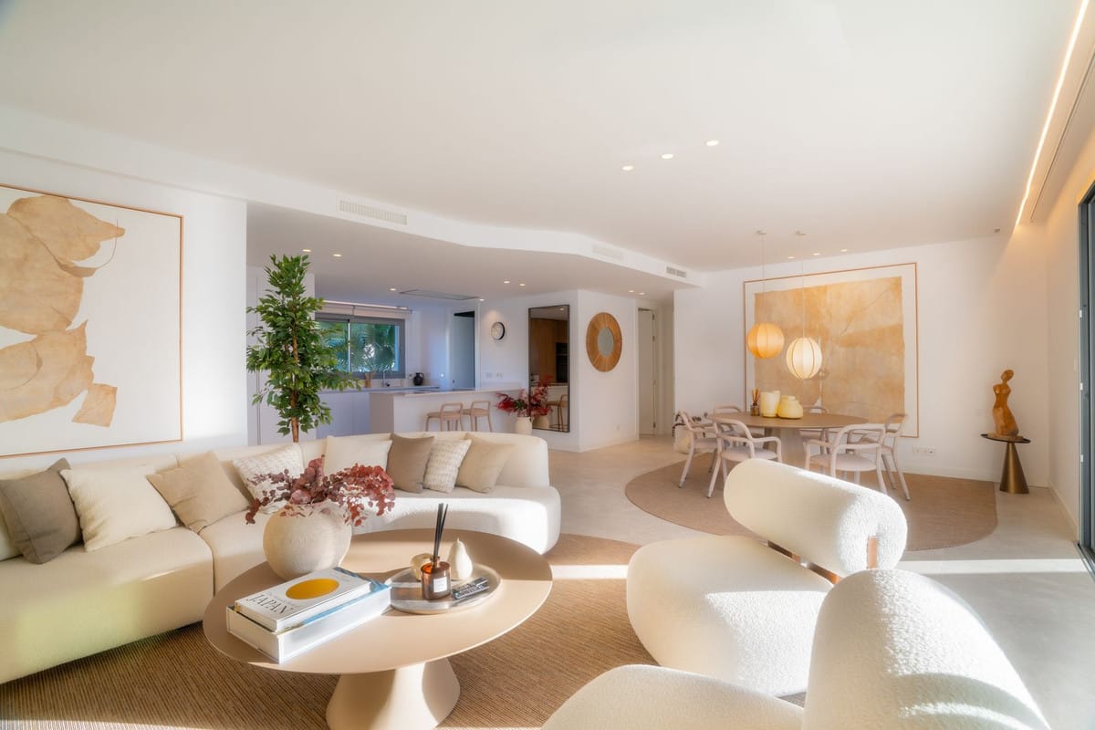 3 bedroom Apartment For Sale