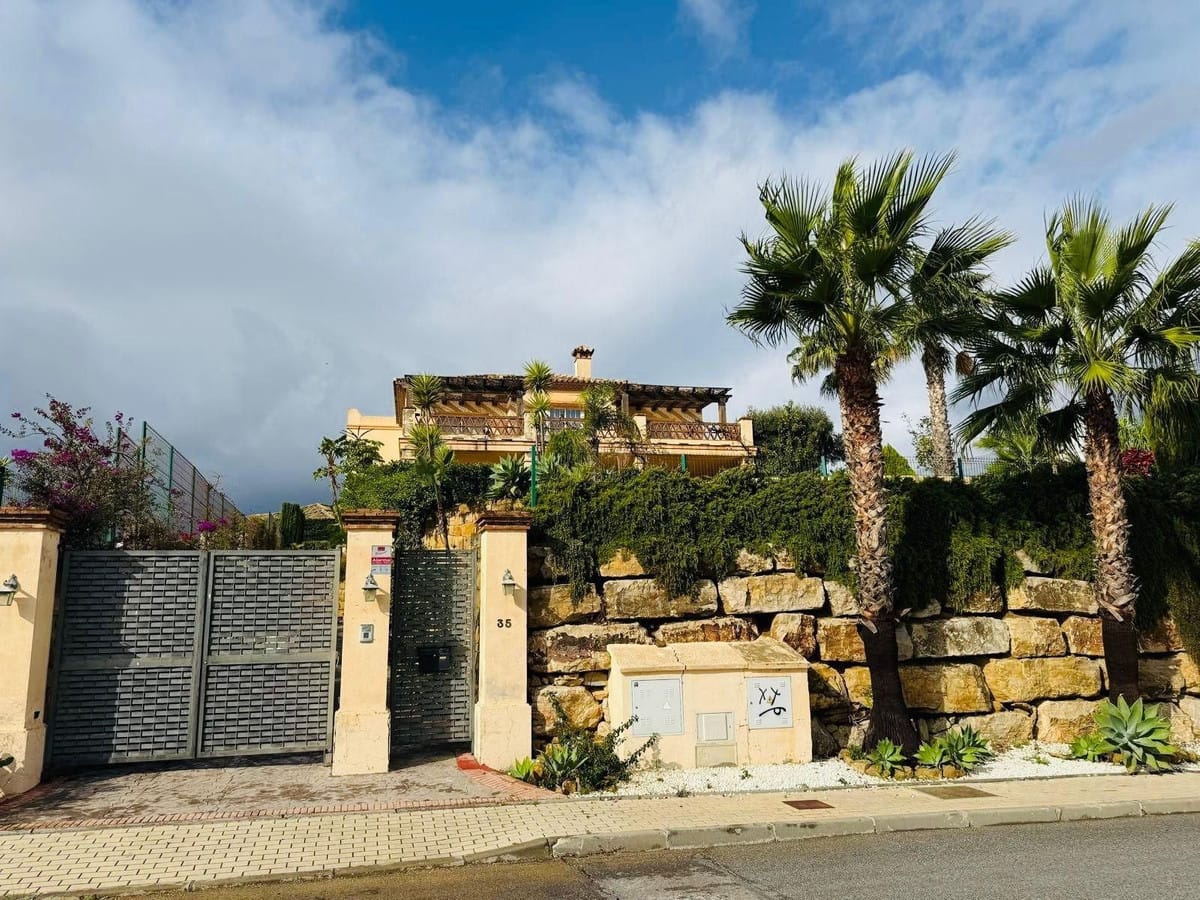 5 bedroom Villa For Sale