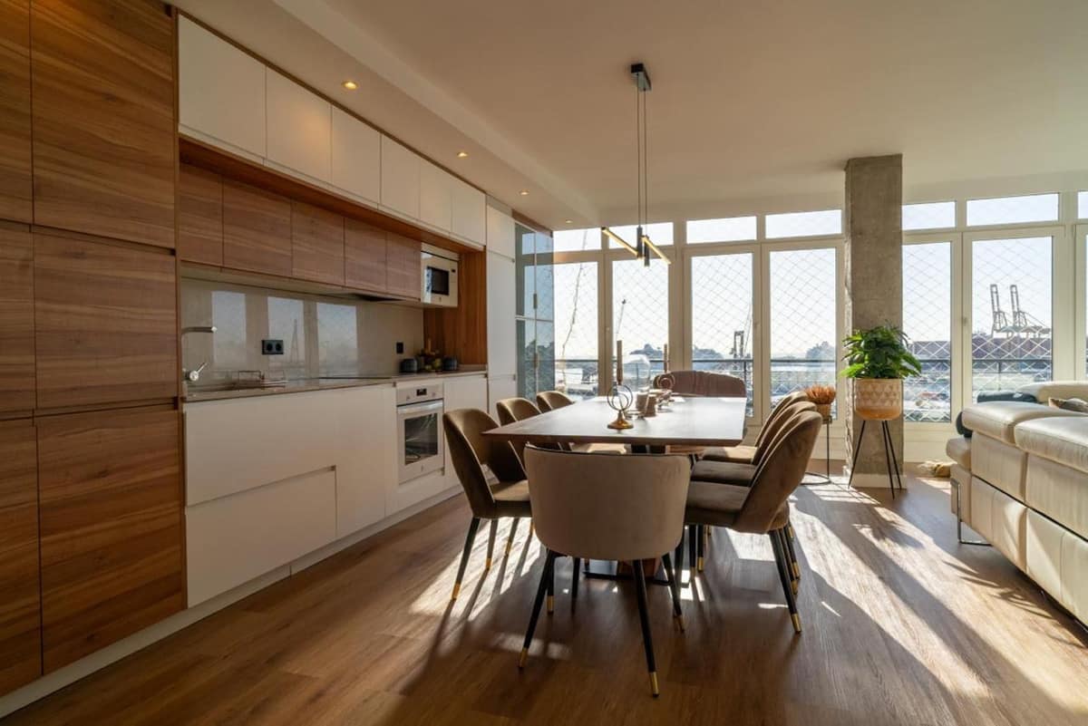 5 bedroom Apartment For Sale
