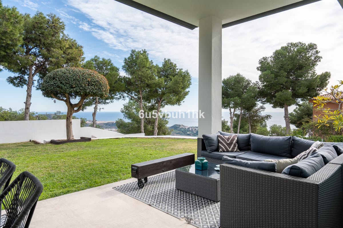 6 bedroom Villa For Sale