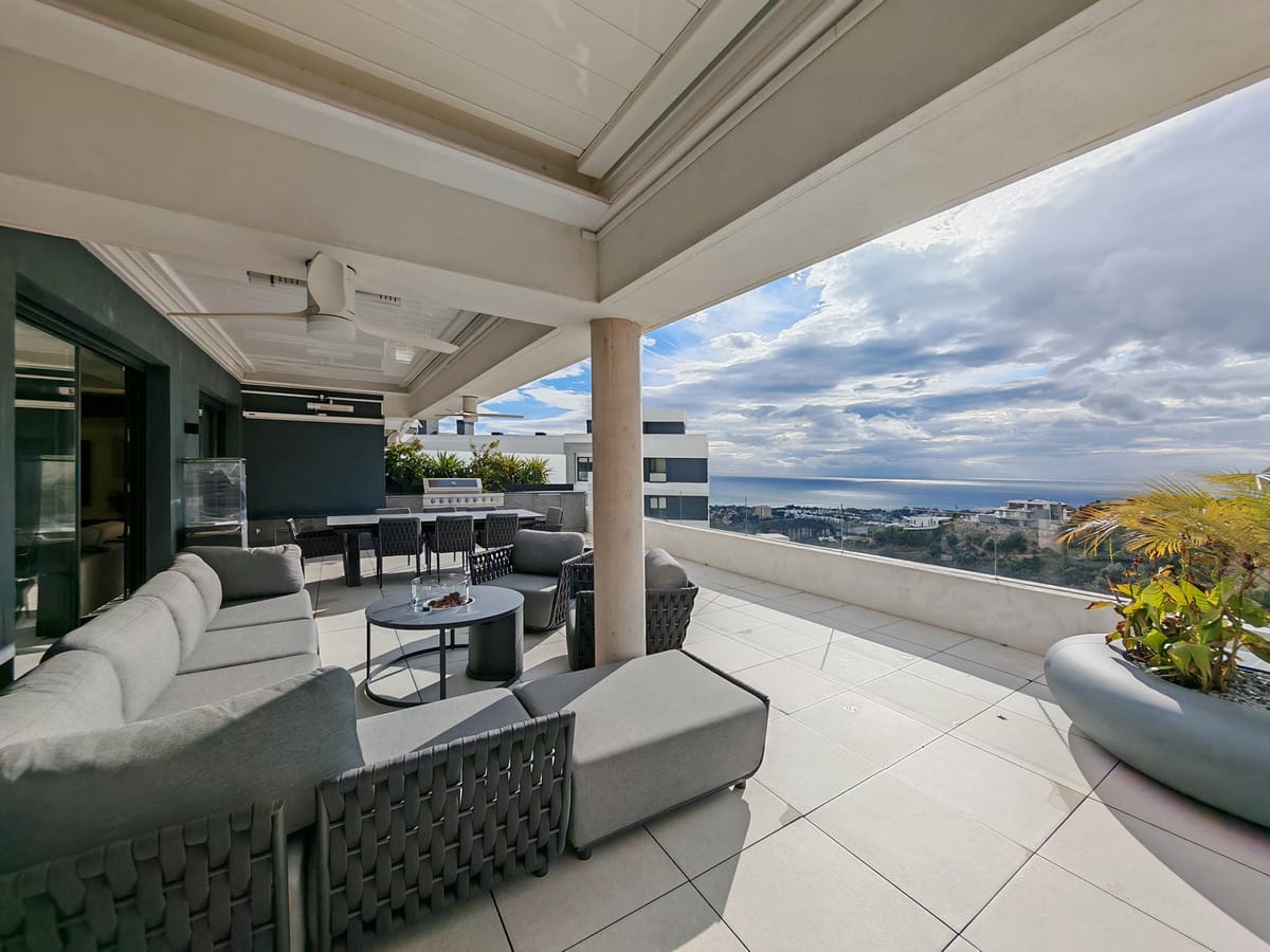 3 bedroom Apartment For Sale