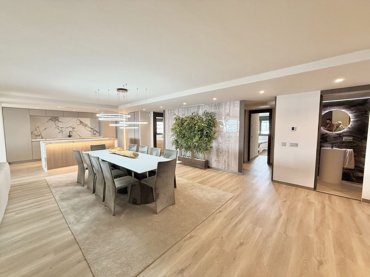 5 bedroom Apartment For Sale